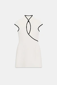 ROBE COURTE À LISERÉS CONTRASTANTS
