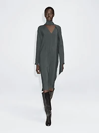 V-neckline midi dress with tie detail