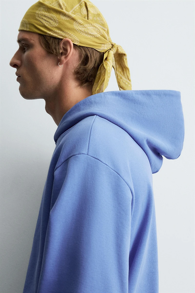 BASIC HOODIE SWEATSHIRT