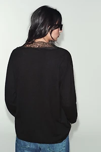 PULL EN MAILLE AVEC DENTELLE