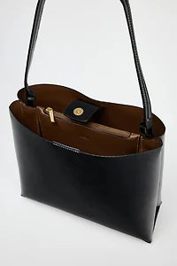 MINIMALIST BUCKET BAG