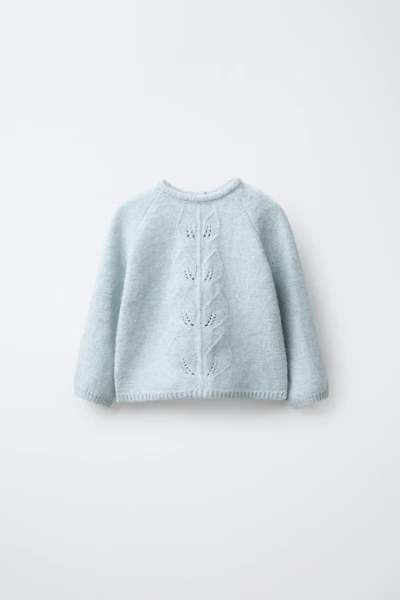 PULL EN MAILLE AVEC FEUILLES