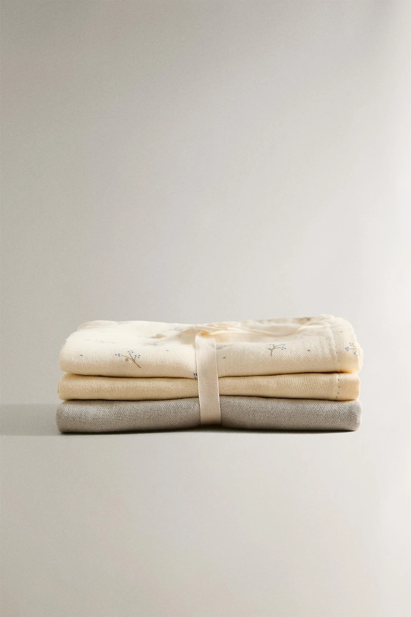 SET OF CHILDREN'S MUSLIN CLOTHS WITH MINI FLOWERS (SET OF 3)