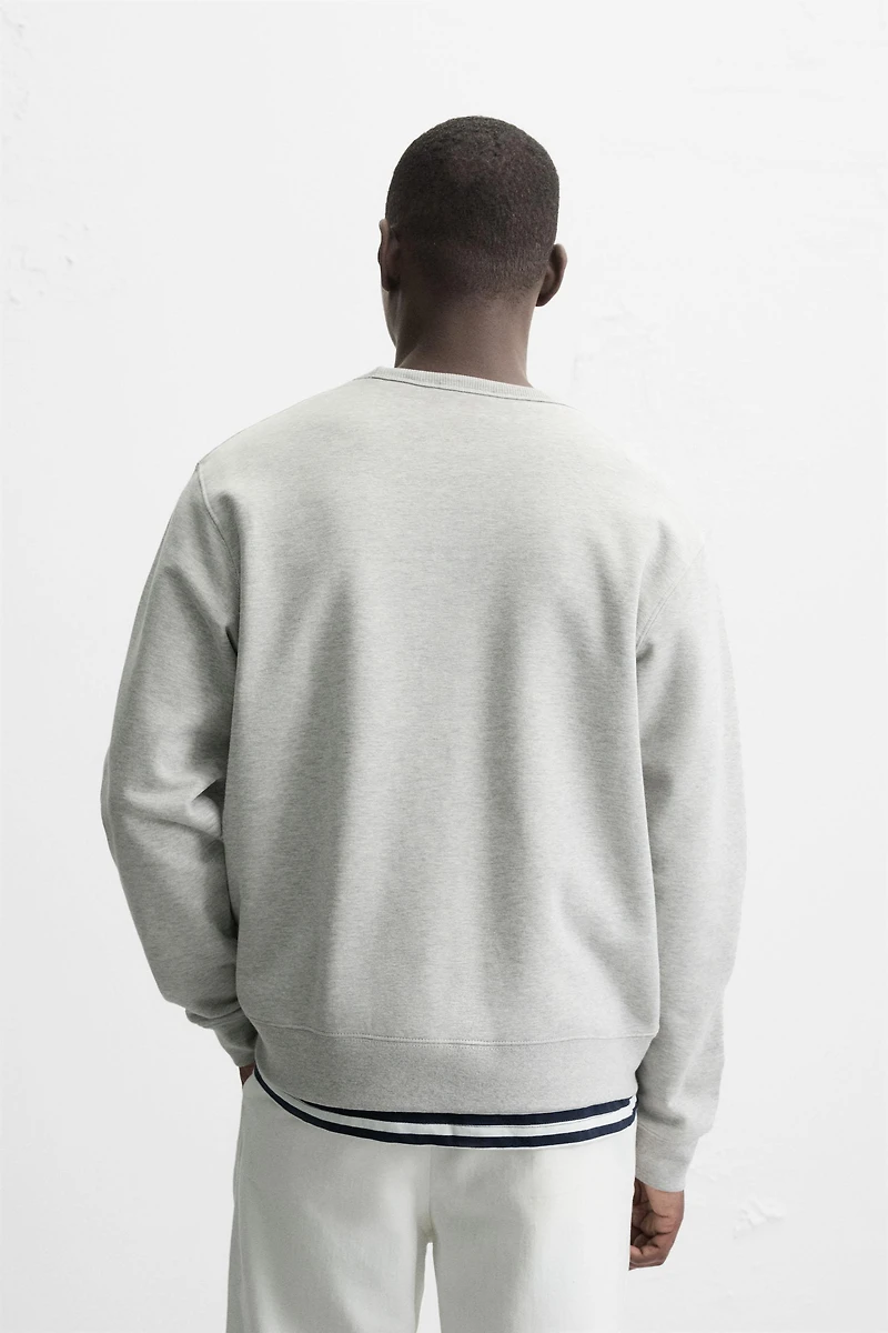 BASIC CREWNECK SWEATSHIRT