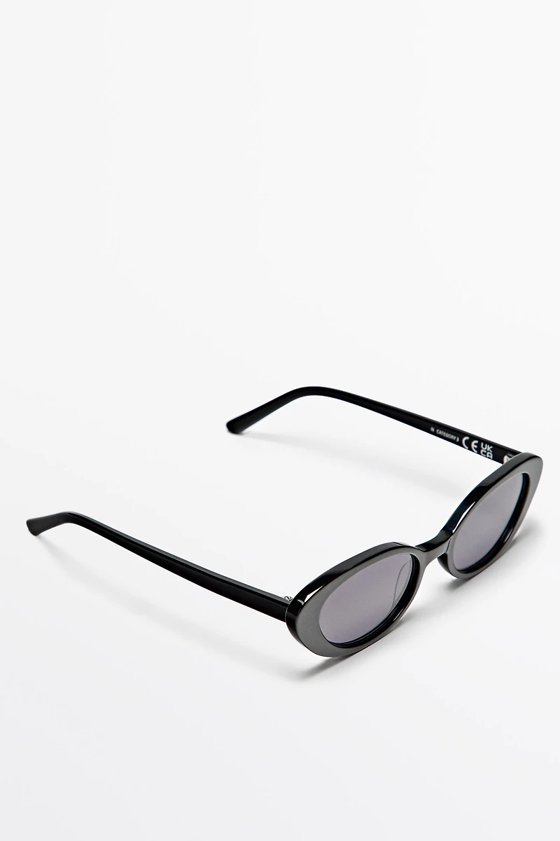 Lunettes de soleil étroites