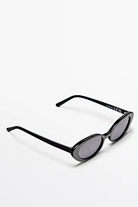 Lunettes de soleil étroites