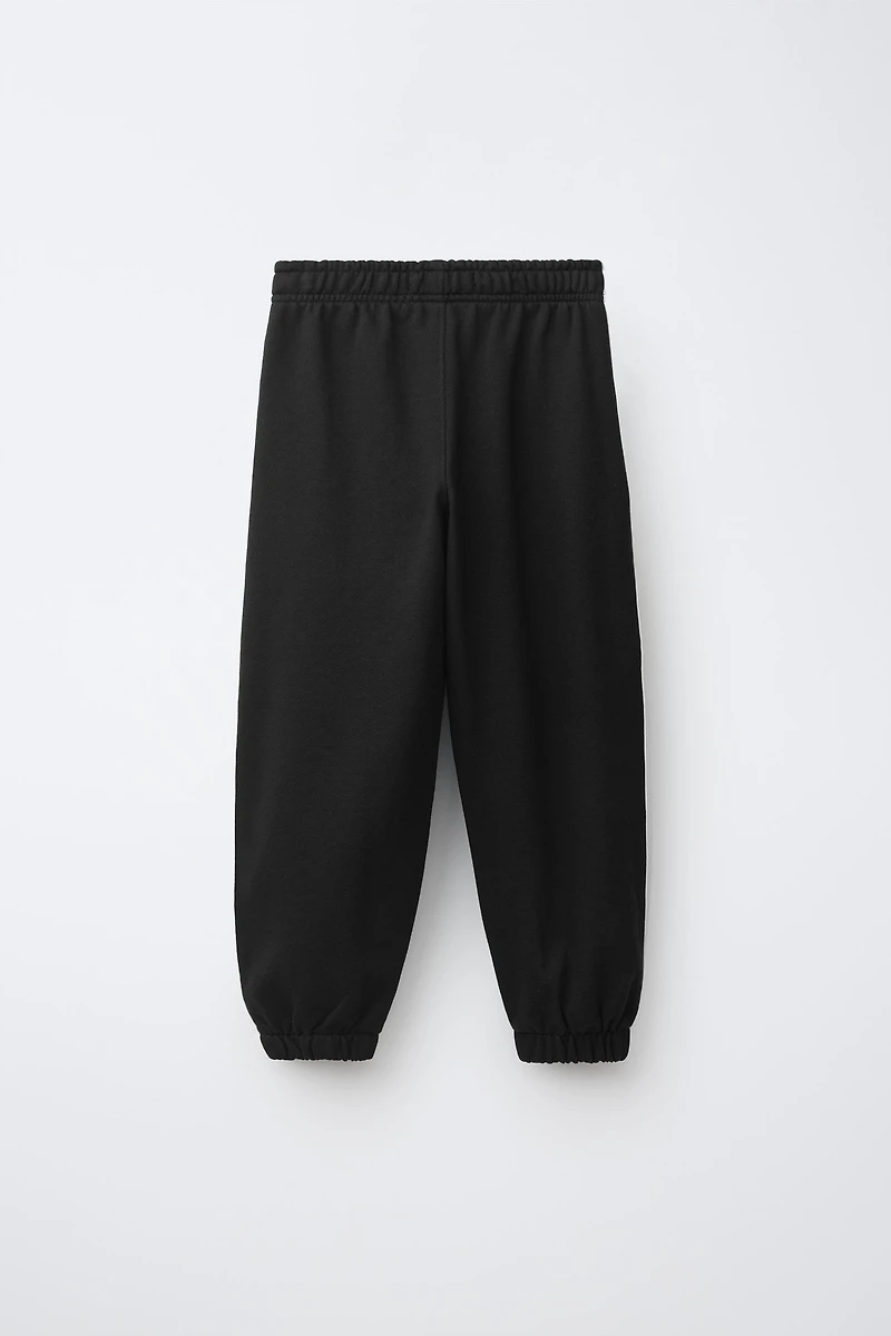 ENSEMBLE EN MOLLETON SWEAT À CAPUCHE ET PANTALON BANDES
