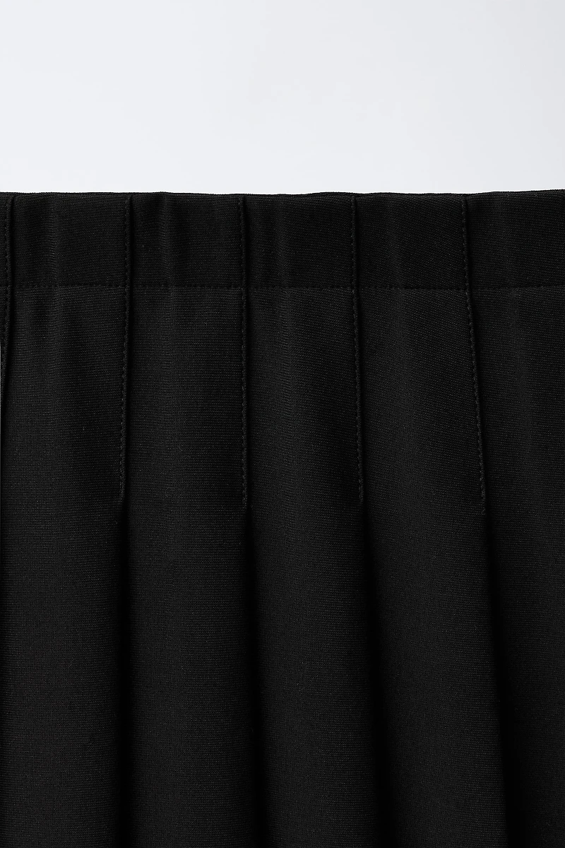 SOLID PLEATED SKIRT