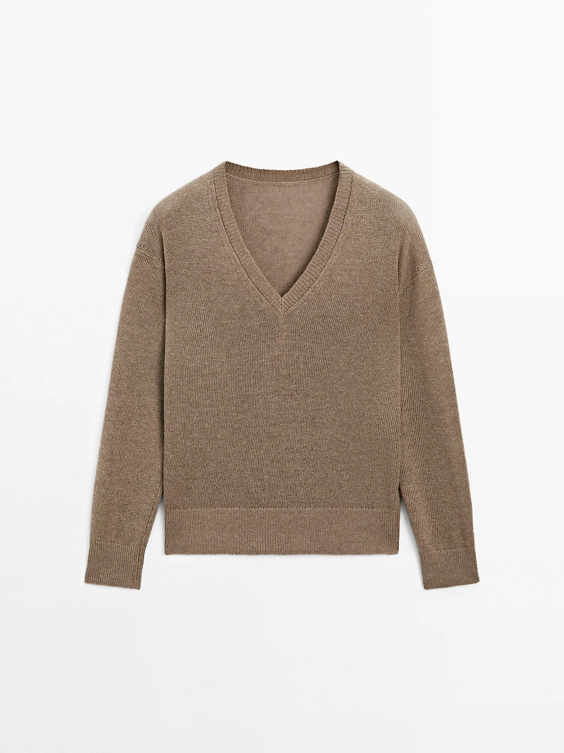Long sleeve V-neck knit sweater