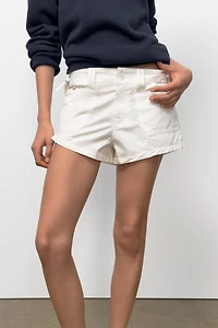 SHORT À POCHES ET CORDONS