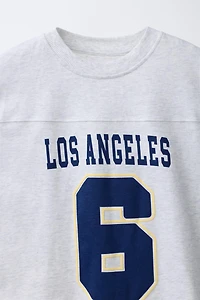 T-SHIRT VARSITY À NUMÉRO