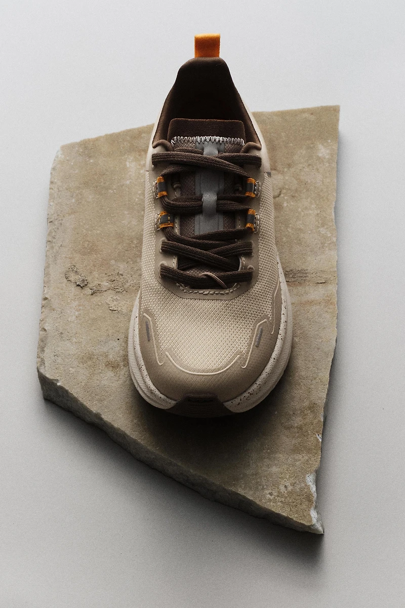ATHLETIC SHOES WITH SOLE DETAIL