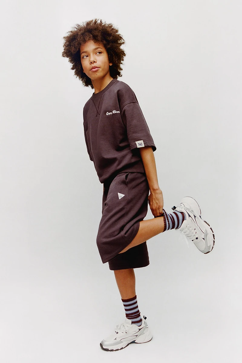 ENSEMBLE T-SHIRT ET SHORT À INSCRIPTION BRODÉE