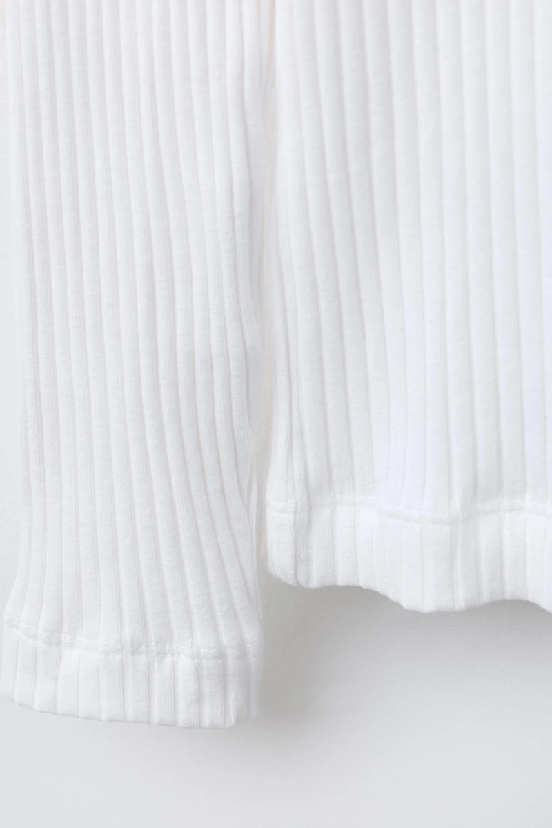 RIBBED TURTLENECK T-SHIRT