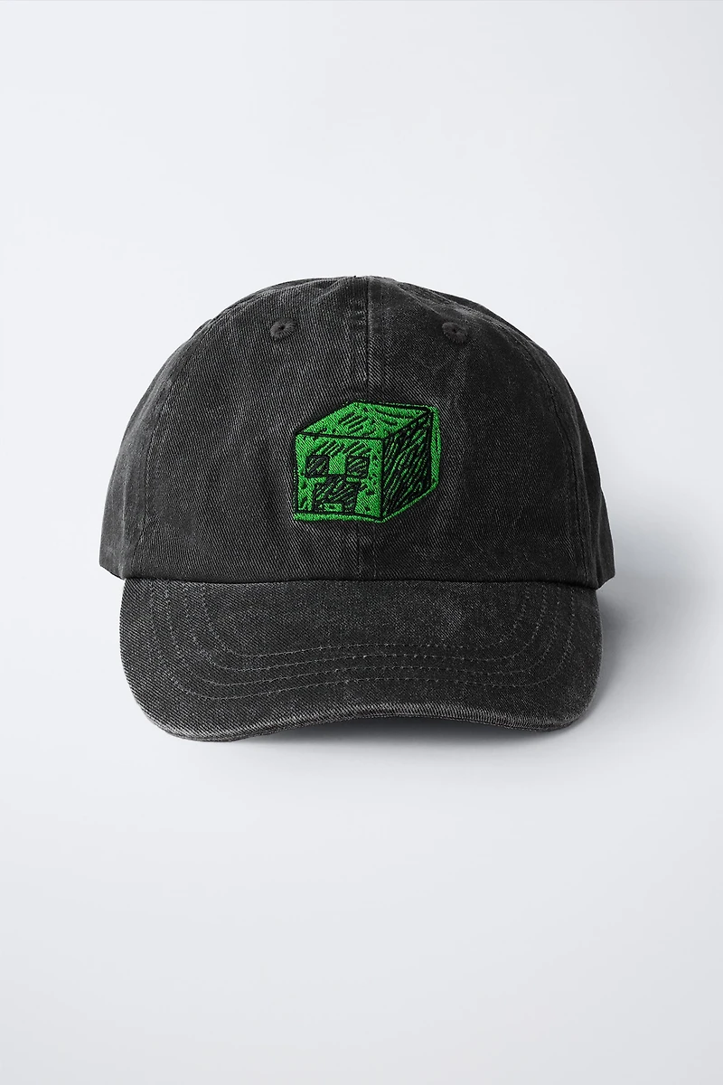 WASHED EFFECT CAP WITH MINECRAFT © MOJANG AB. ™ EMBROIDERY