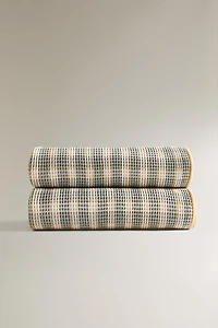 CHECK WAFFLE-KNIT BLANKET