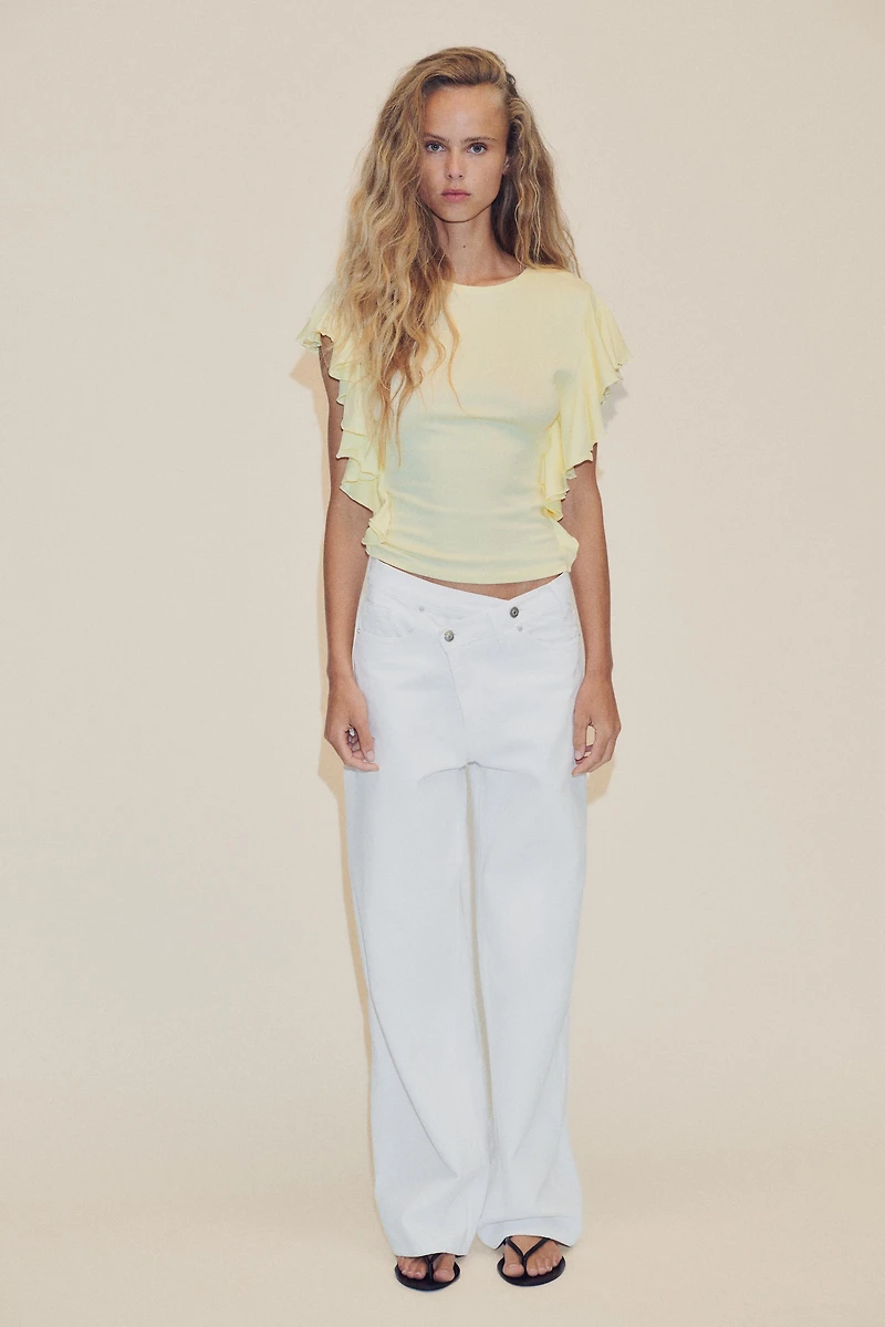 RUFFLED SLEEVE T-SHIRT