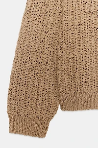 PULL EN MAILLE AVEC BANDE ENTRELACÉE