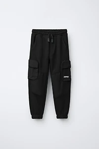 JOGGER PANTS WITH CARGO POCKETS