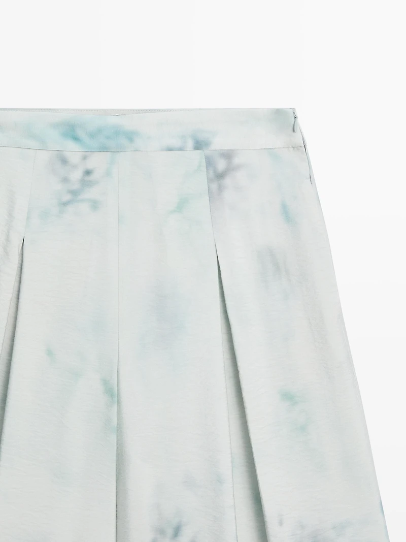 Printed trousers with pleat details