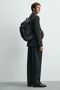 SAC À DOS TECHNIQUE DÉTAILS CUIR AARON LEVINE X ZARA