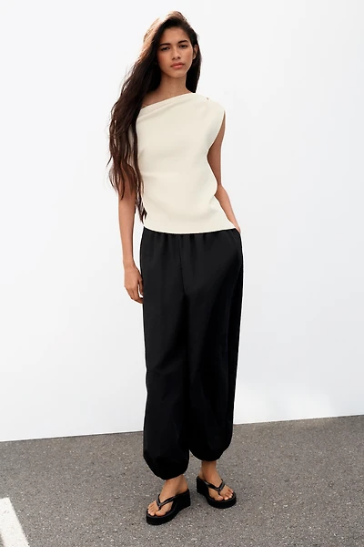 ASYMMETRIC KNIT TOP