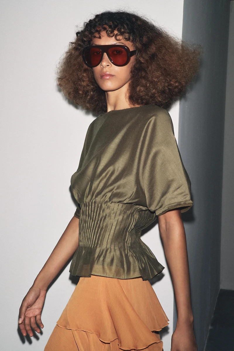 PLEATED WAIST MIXED KNIT BLOUSE