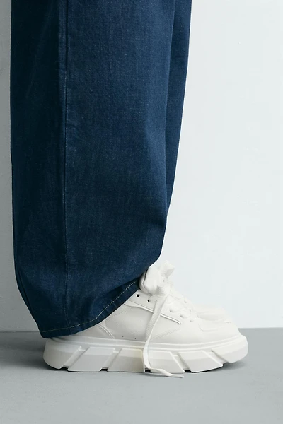 CHUNKY SOLE SNEAKERS