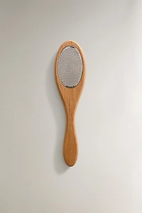 LEGS EXFOLIATING WITH WOODEN HANDLE