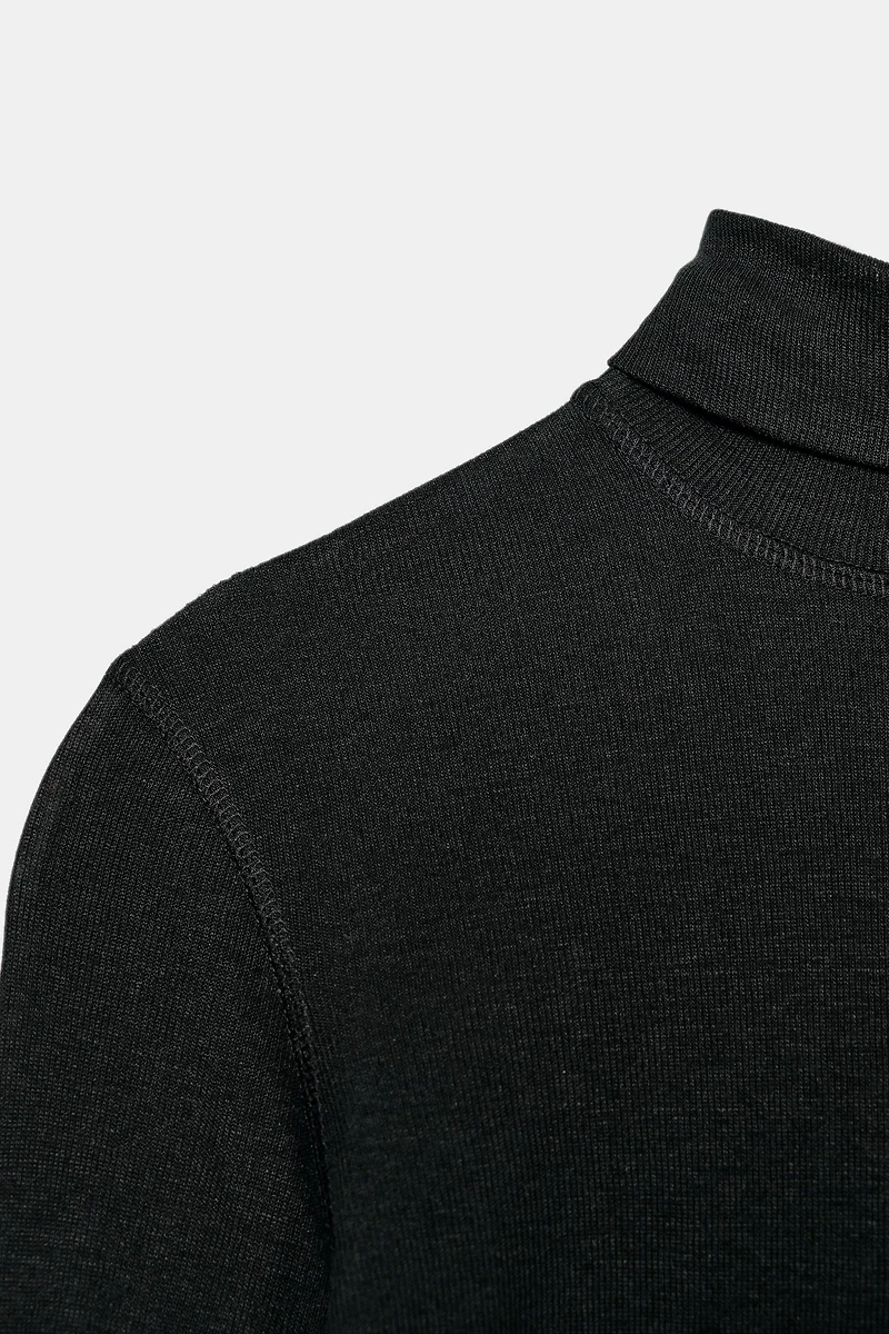 HIGH NECK T-SHIRT