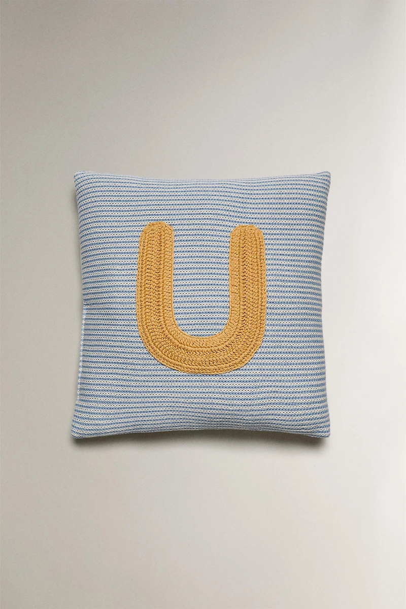 COUSSIN ENFANT BRODERIE LETTRE U