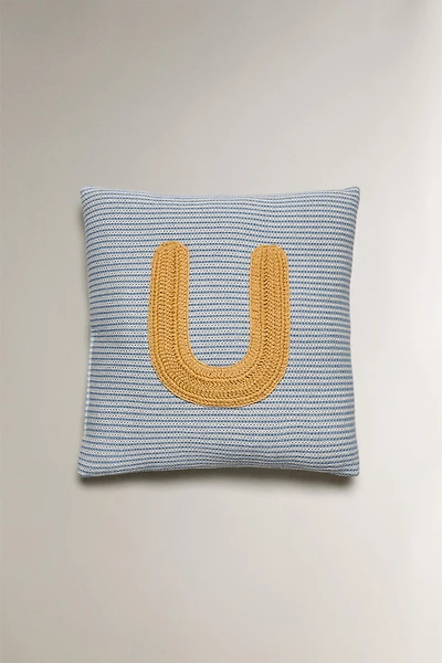 COUSSIN ENFANT BRODERIE LETTRE U