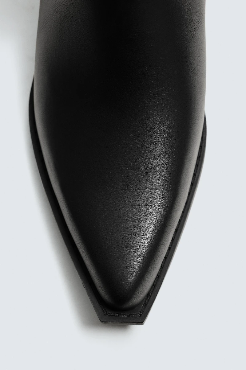 POINTED COWBOY BOOTS