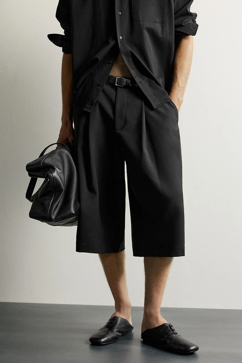 WIDE FIT PLEATED BERMUDA SHORTS