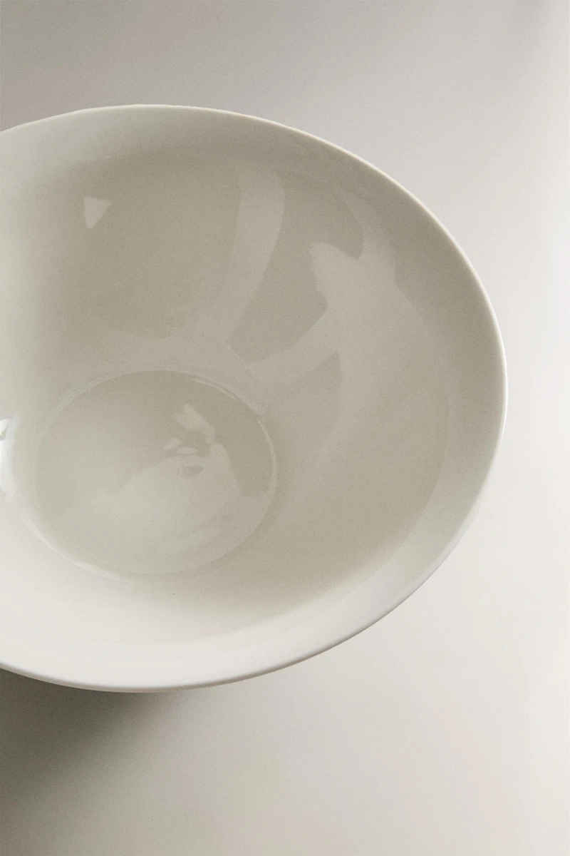 PORCELAIN SALAD BOWL WITH RAISED PATTERN