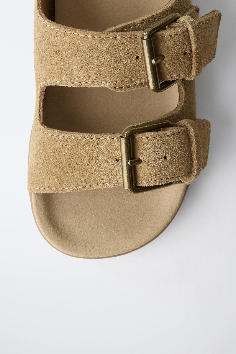 SANDALES EN CUIR