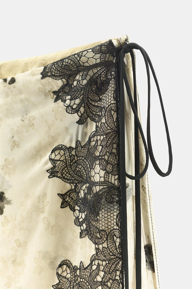 PRINTED LACE SKORT