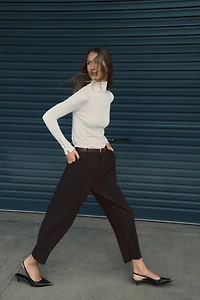 BELTED PLEATED PANTS