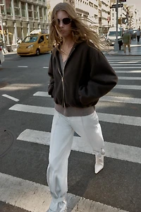 BLOUSON À CAPUCHE ET BAS ÉLASTIQUE