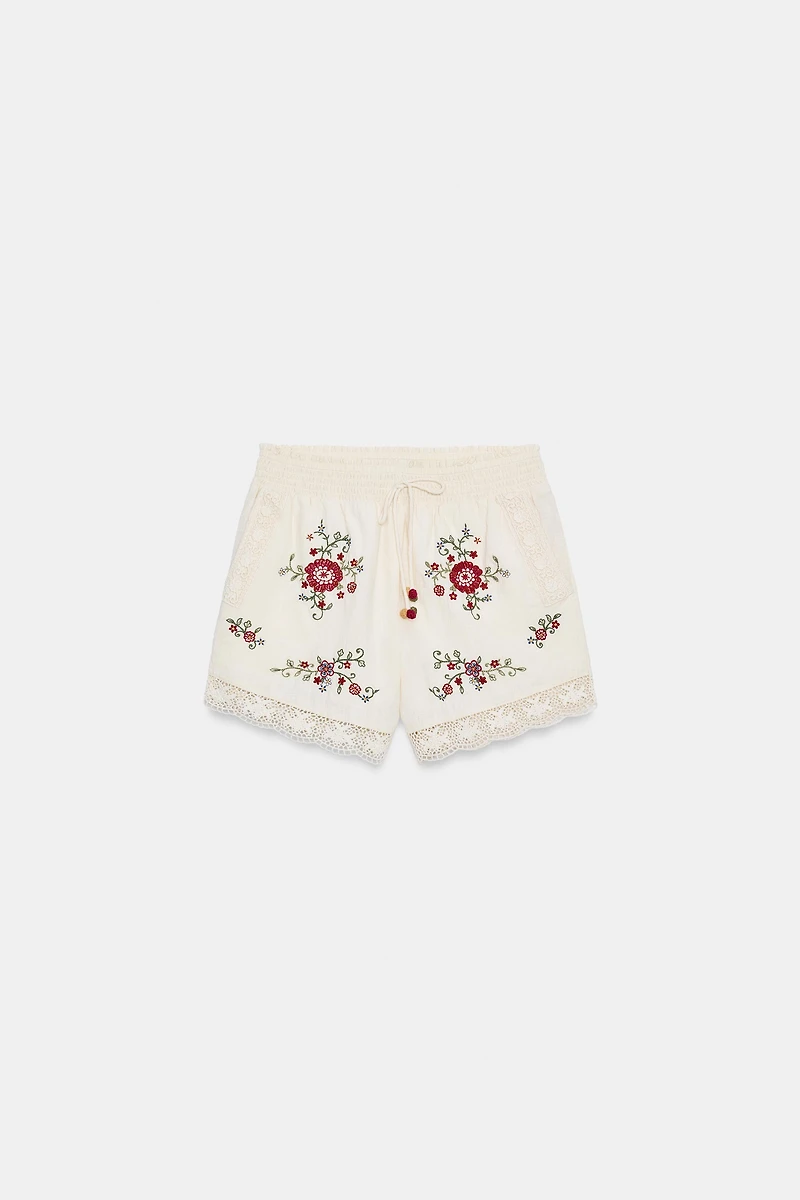 EMBROIDERED FLORAL SHORTS
