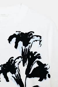 CONTRAST FLOWER T-SHIRT