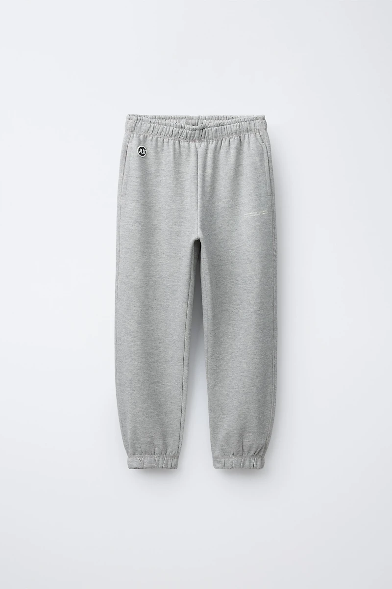 SWEATSHIRT AND JOGGER PANTS SET