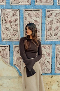 FITTED KNIT FLARED SLEEVE JUMPER