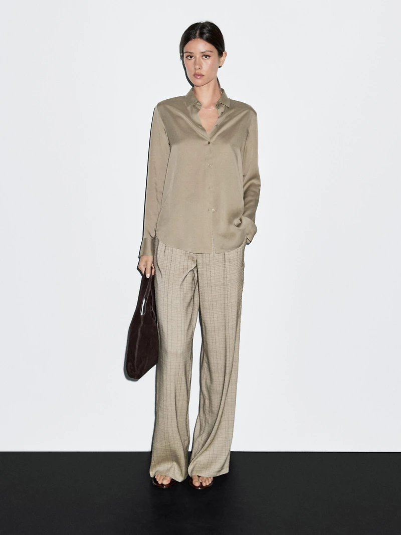 Flowing shirt with collar