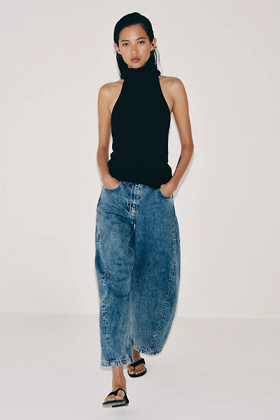 HIGH NECK SLEEVELESS TOP