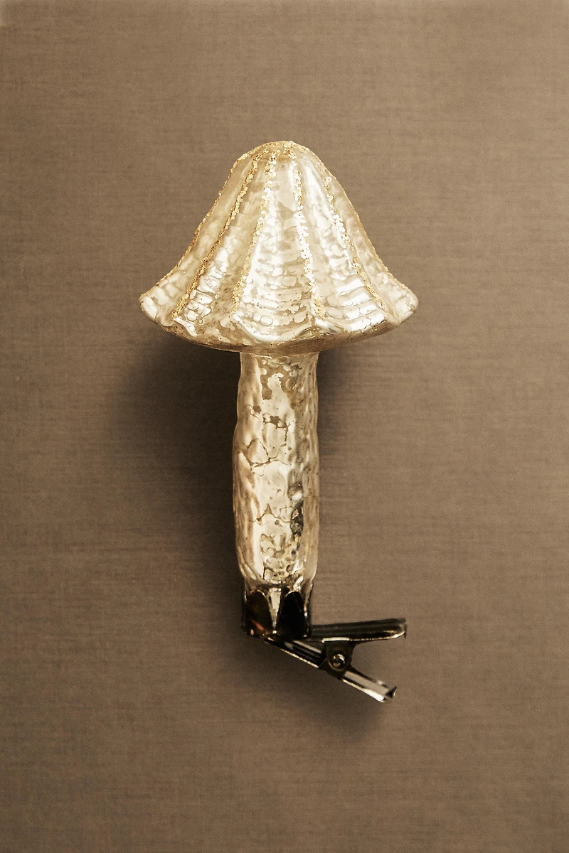 MUSHROOM CLIP CHRISTMAS ORNAMENT