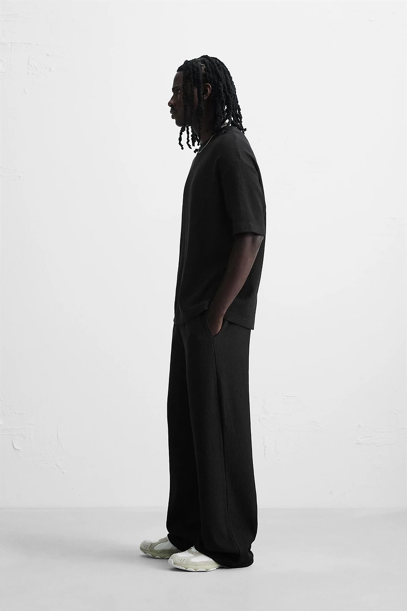VERTICAL TEXTURED T-SHIRT