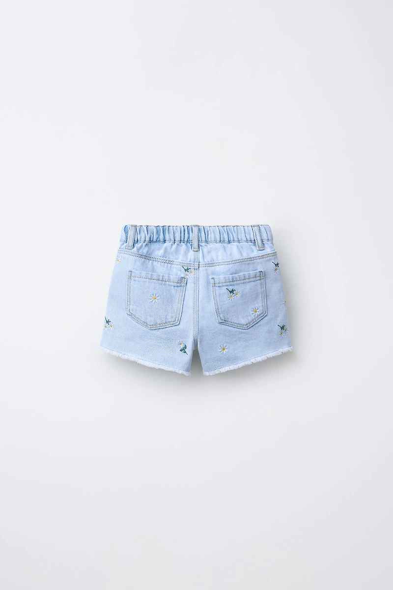 EMBROIDERED DAISY DENIM SHORTS