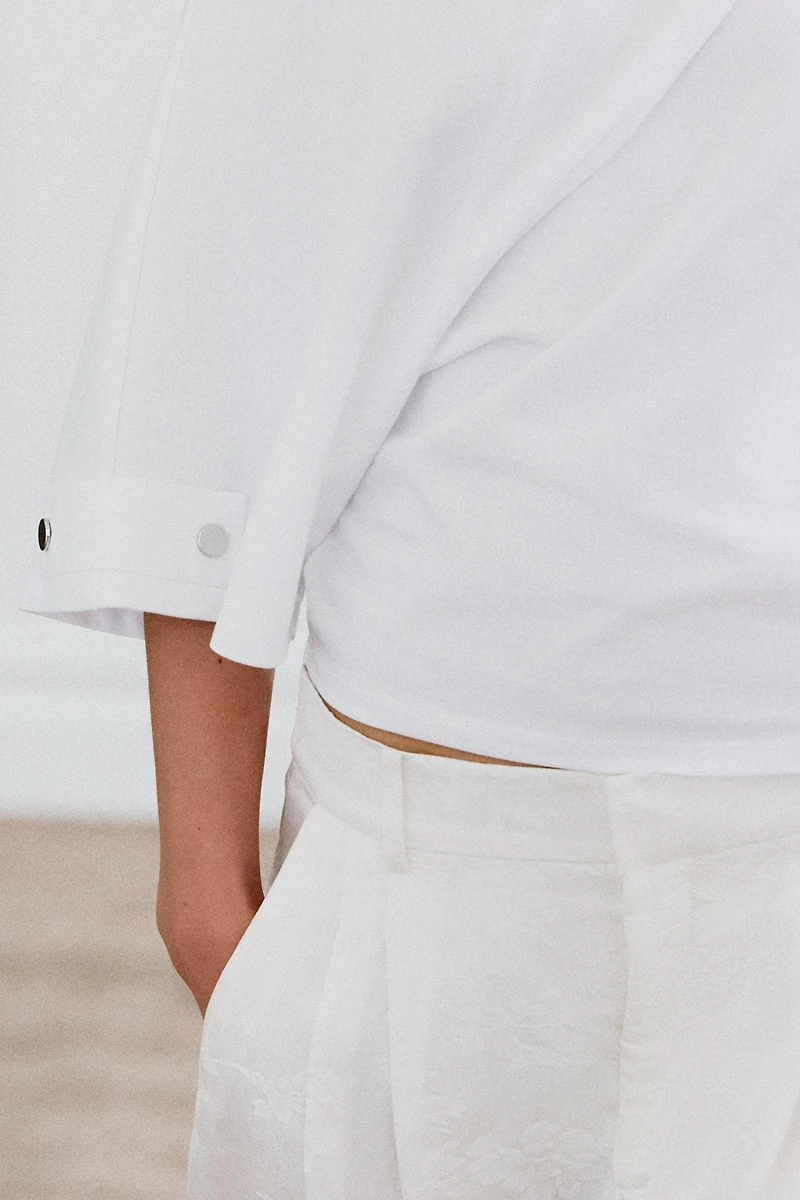 BUTTON BOAT NECK T-SHIRT
