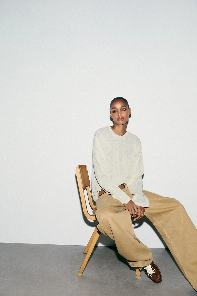 CUT-OUT KNIT SWEATER